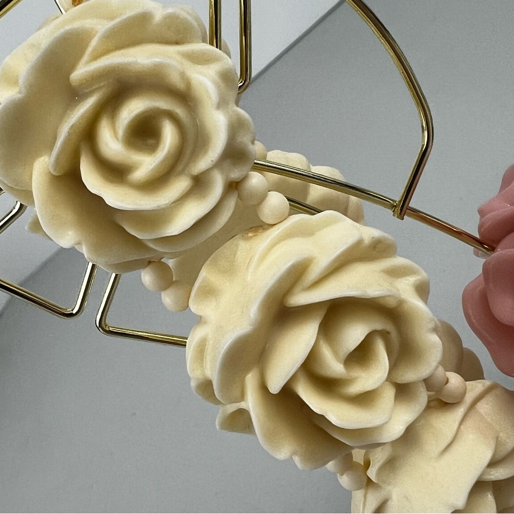 Rose Stretch Bracelets - Picture 5 of 6